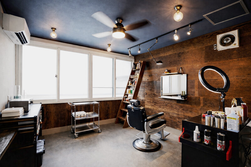 古材を活かした美容室リノベーション