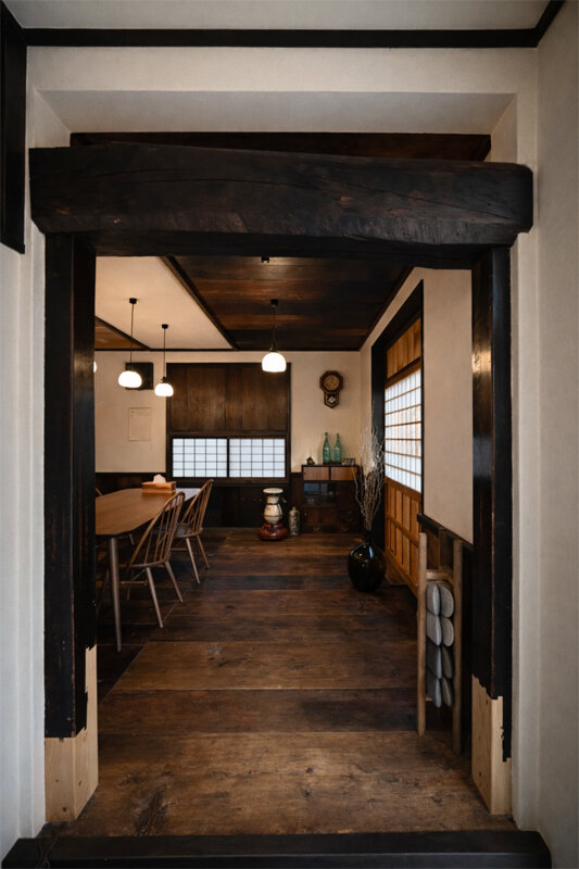 古材と古道具で整えた、古民家風打合せ室