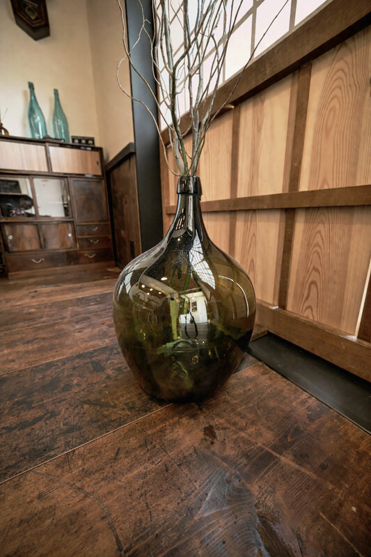 古材と古道具で整えた、古民家風打合せ室