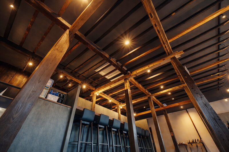 古材の温もりを感じるラーメン店