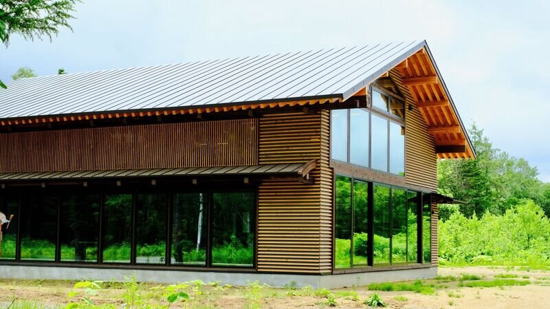 古民家の骨組みを新敷地に建て直し新旧の美しさが融合した建物外観